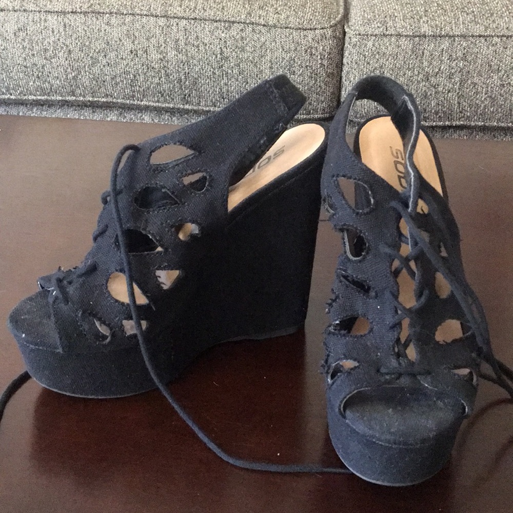 Black Wedges